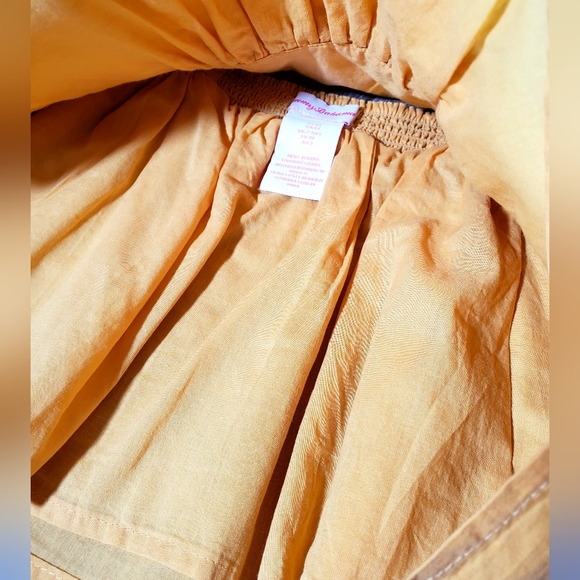 Toddler girls mustard yellow blouse and white shorts set Size 3T - Picture 16 of 16